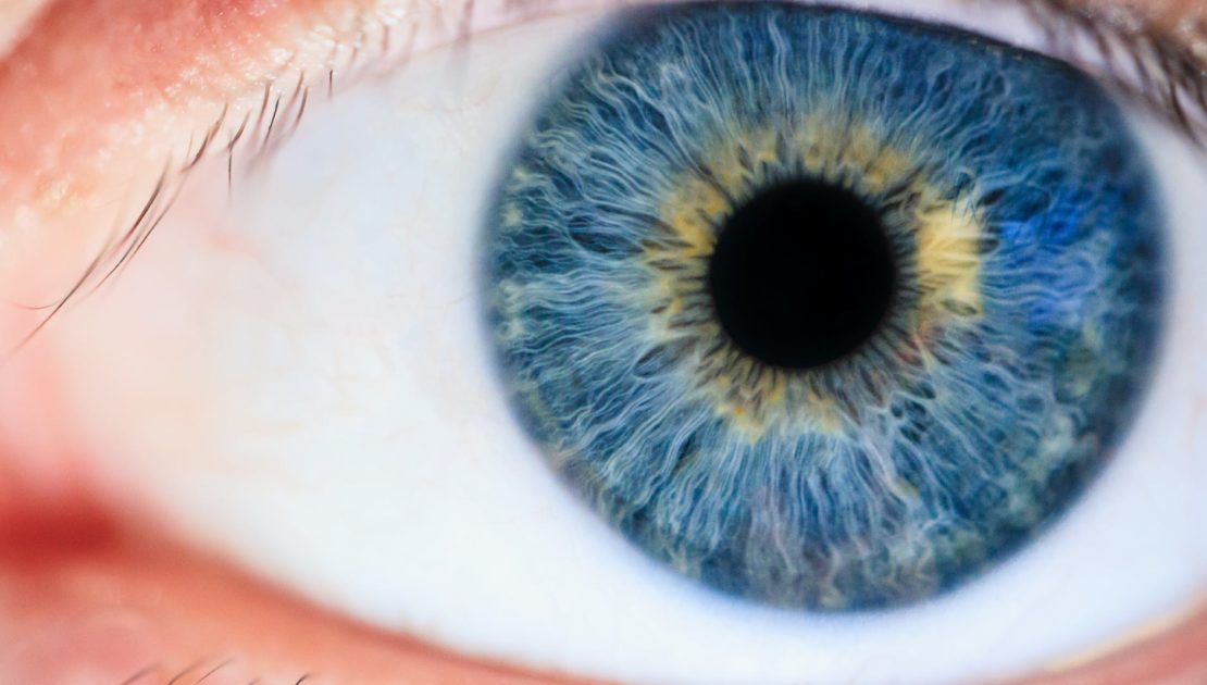 Podprogowe poprzedzenie na przykładzie komunikacji niewerbalnej